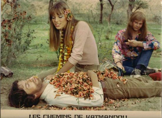images de hippies - Page 6 Jane-birkin-et-renaud-verley-les-chemins-de-katmandou-de-andre-cayatte